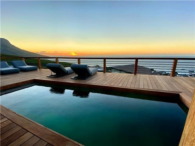 Photo 2 of La Baia accommodation in Camps Bay, Cape Town with 6 bedrooms and 6 bathrooms